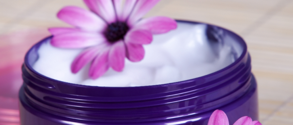 hydrating face cream, dry skin relief, moisturizer for sensitive skin, skin barrier repair, hyaluronic acid cream, ceramide moisturizer, glycerin skincare, petrolatum benefits, squalane for dry skin, eczema cream, daily skin hydration, noncomedogenic moisturizer, lightweight moisturizer, winter skin care, skincare routine tips