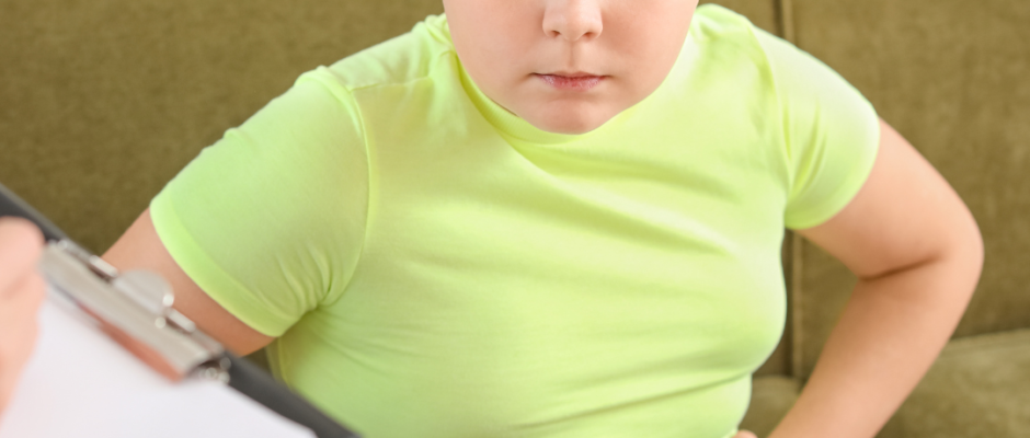 Child cholesterol diet, heart-healthy foods kids, pediatric cholesterol management, high cholesterol kids, healthy fats kids, fiber-rich foods kids, plant-based diet kids, low-cholesterol meals, kids’ nutrition, heart health kids