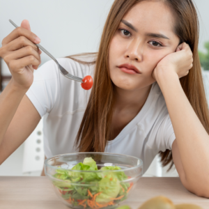 psychological factors, stress eating, emotional eating, weight loss barriers, stress and weight gain, maintain calorie deficit, psychology of eating