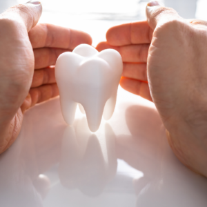 tooth pain emergency, knocked out tooth, dental abscess signs, swollen gums emergency, broken tooth urgent care, loose tooth urgent, bleeding gums dental crisis, facial swelling tooth issue