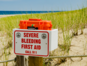 Control bleeding emergency, manage heavy bleeding, emergency wound care, first aid for bleeding, stop bleeding fast, handle severe wounds